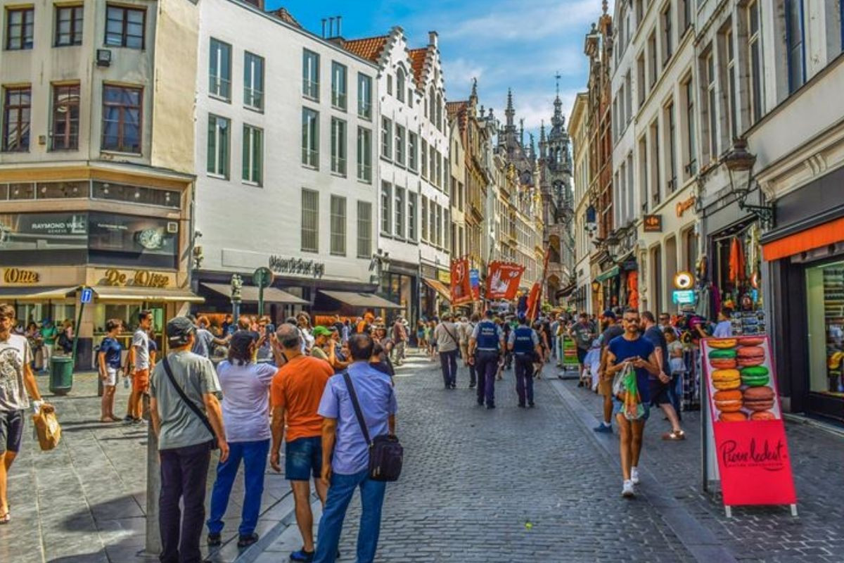 AB nüfusunun 2100 yılına kadar yüzde 11,7 azalarak yaklaşık 53 milyon kişi düşmesi bekleniyor