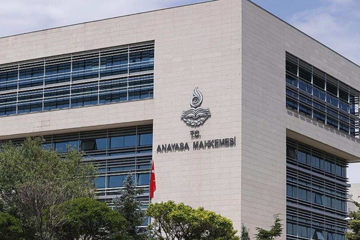 AYM kararına göre bir siyasi partinin varlığı hukuken sona erdi