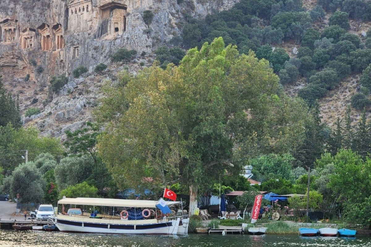 Dalyan ve Köyceğiz Gölü’ndeki 270 tur teknesi için karar çıktı, tümü elektrikli motora dönüyor