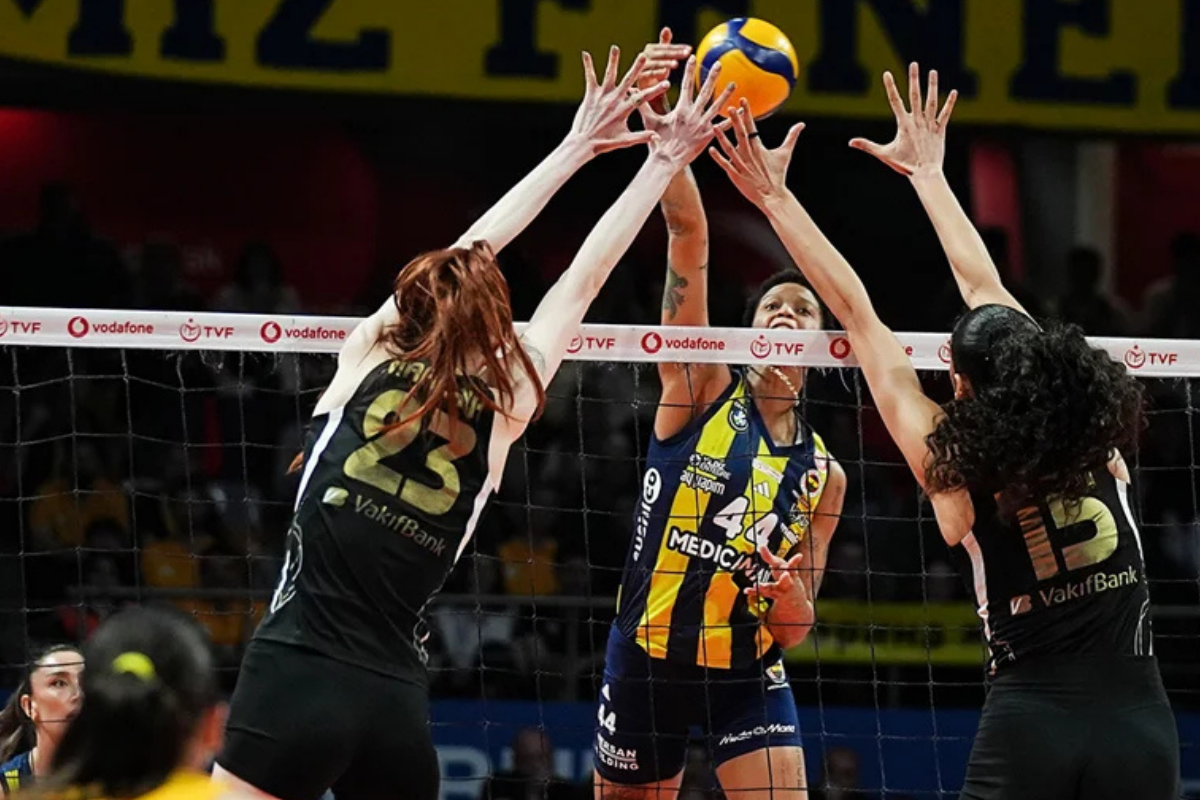 Sultanlar Ligi'nde Fenerbahçe'yi mağlup eden VakıfBank şampiyon oldu