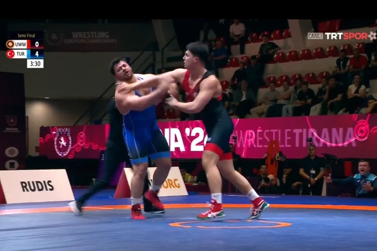 Rıza Kayaalp, Avrupa Güreş Şampiyonası'nda finale yükseldi