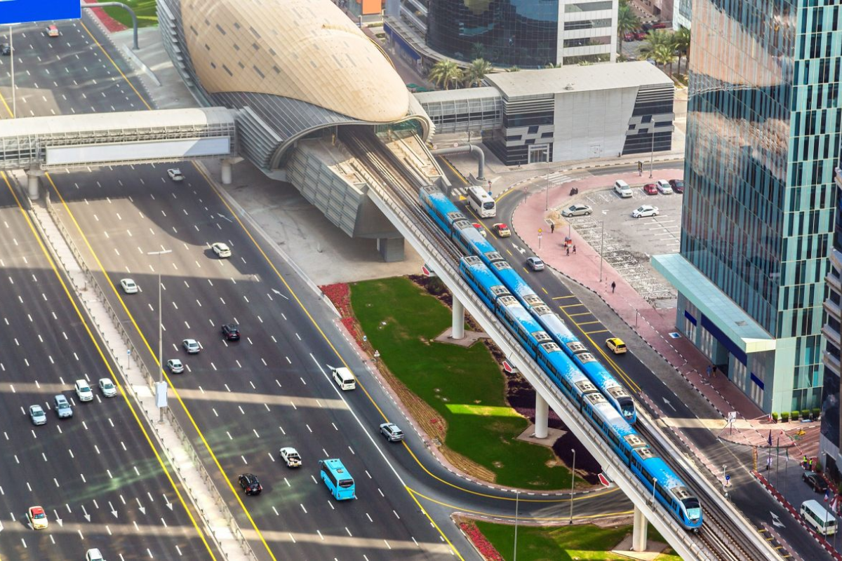 Dubai’da iki havalimanını birbirine bağlayacak 55 km’lik metro için ihale süreci başladı