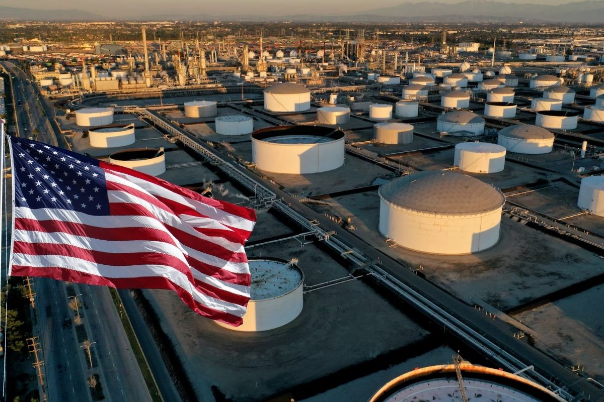 ABD'nin ticari ham petrol stoklarında sürpriz yükseliş