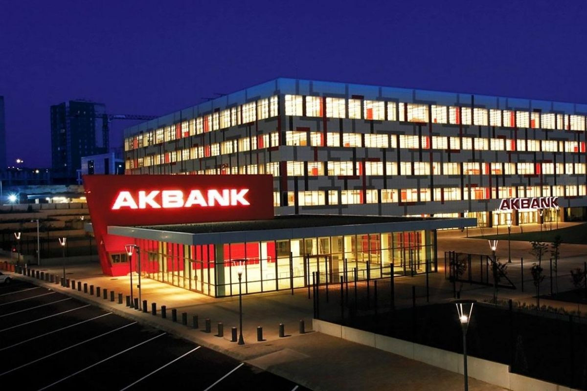 Akbank'a Orta ve Doğu Avrupa bölgesinde "En İyi Banka" ödülü