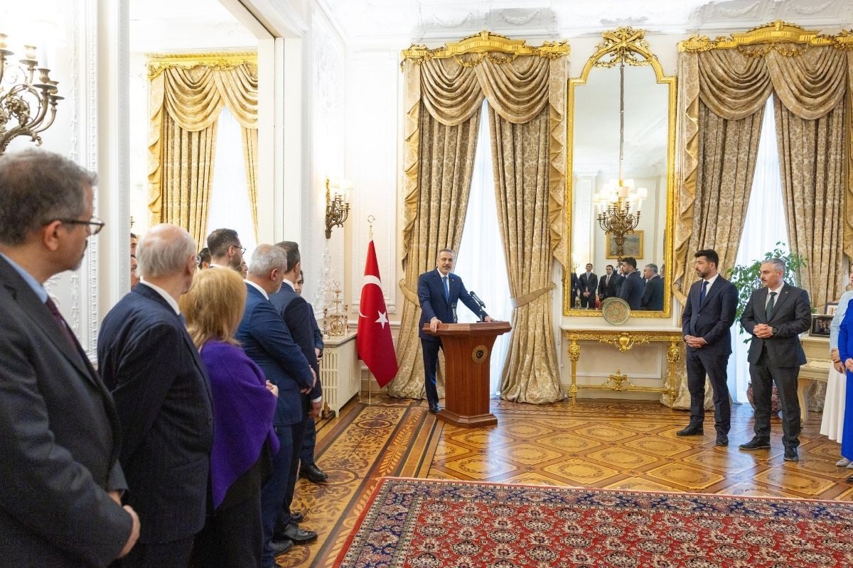 Bakan Fidan, İngiltere'de Türk iş insanlarıyla buluştu