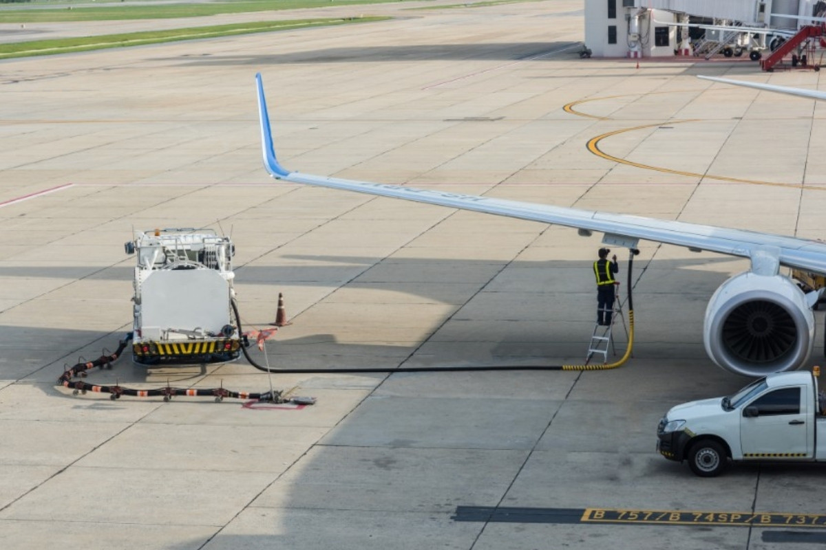 Jet yakıtı 200 dolara dayandı, havayolları biletlere ek yakıt bedeli yansıttı