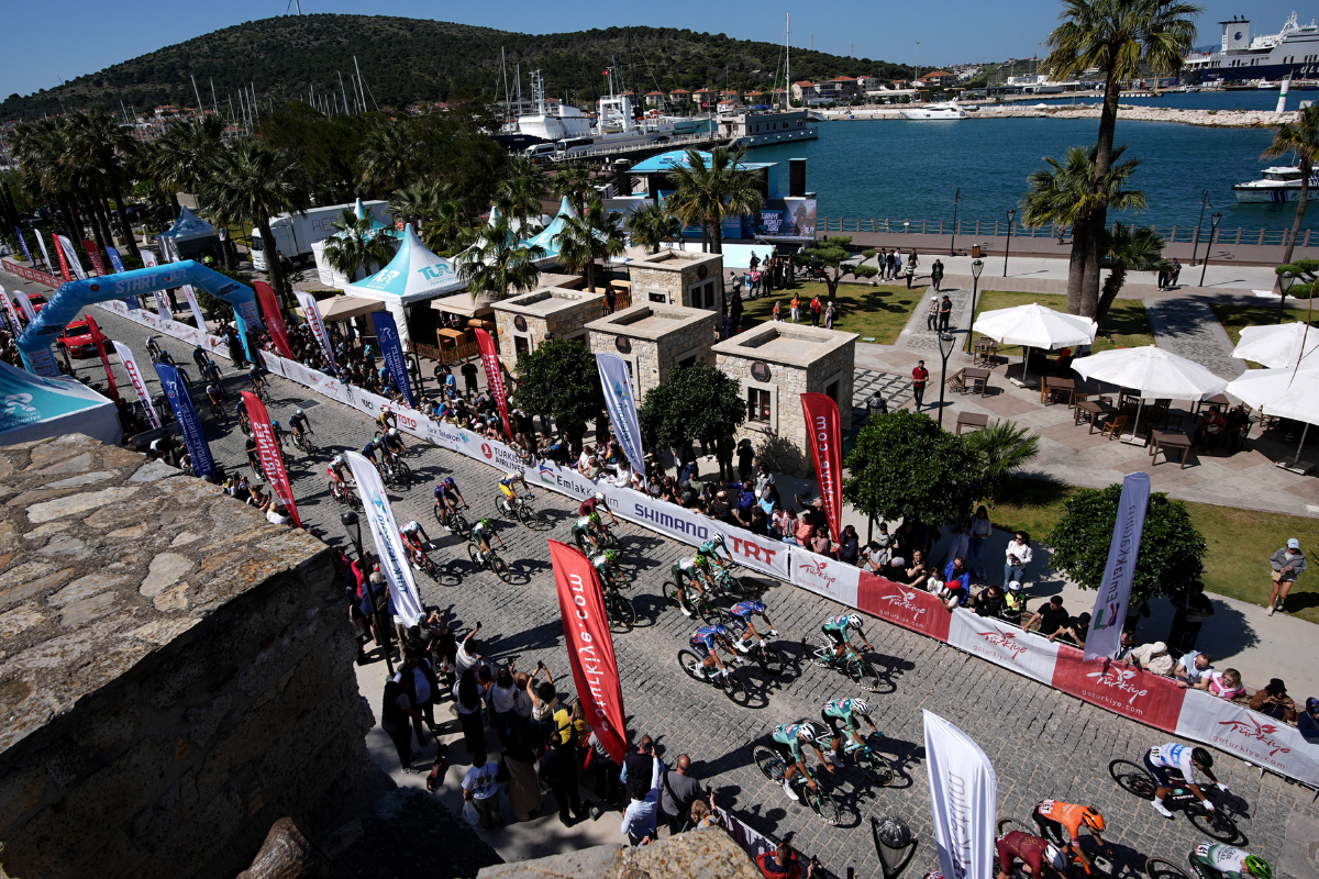 Cumhurbaşkanlığı Türkiye Bisiklet Turu, Çeşme-Selçuk etabıyla başladı