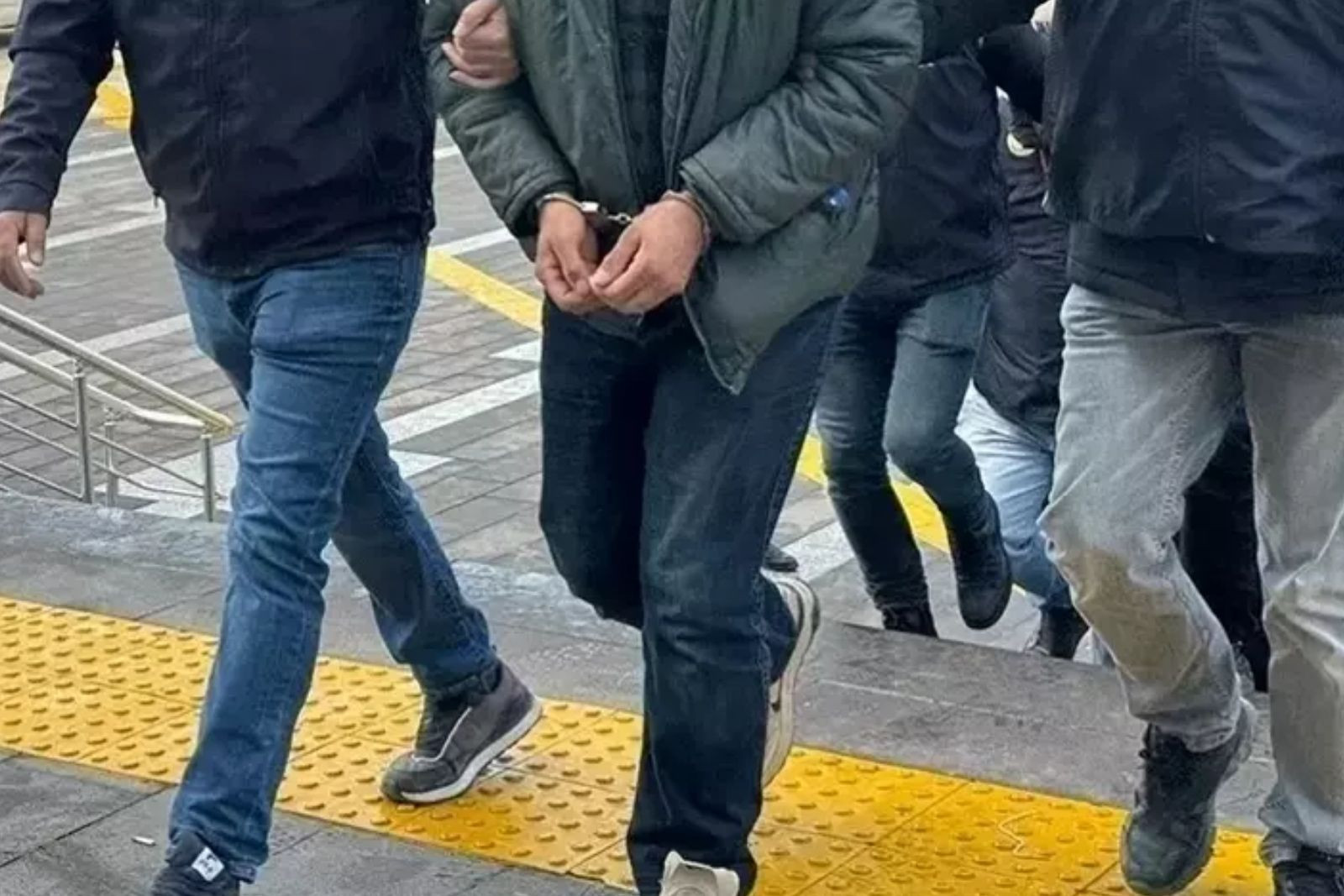 Finans kuruluşuna İstanbul merkezli tefecilik operasyonunda 4 kişi gözaltına alındı