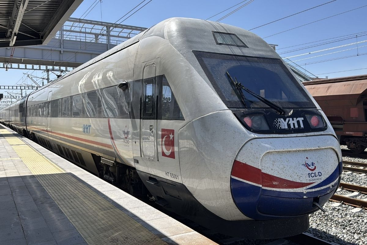 Halkalı ile Kapıkule arasını 1 saat 30 dakikaya düşürecek hızlı trende test sürüşleri başladı