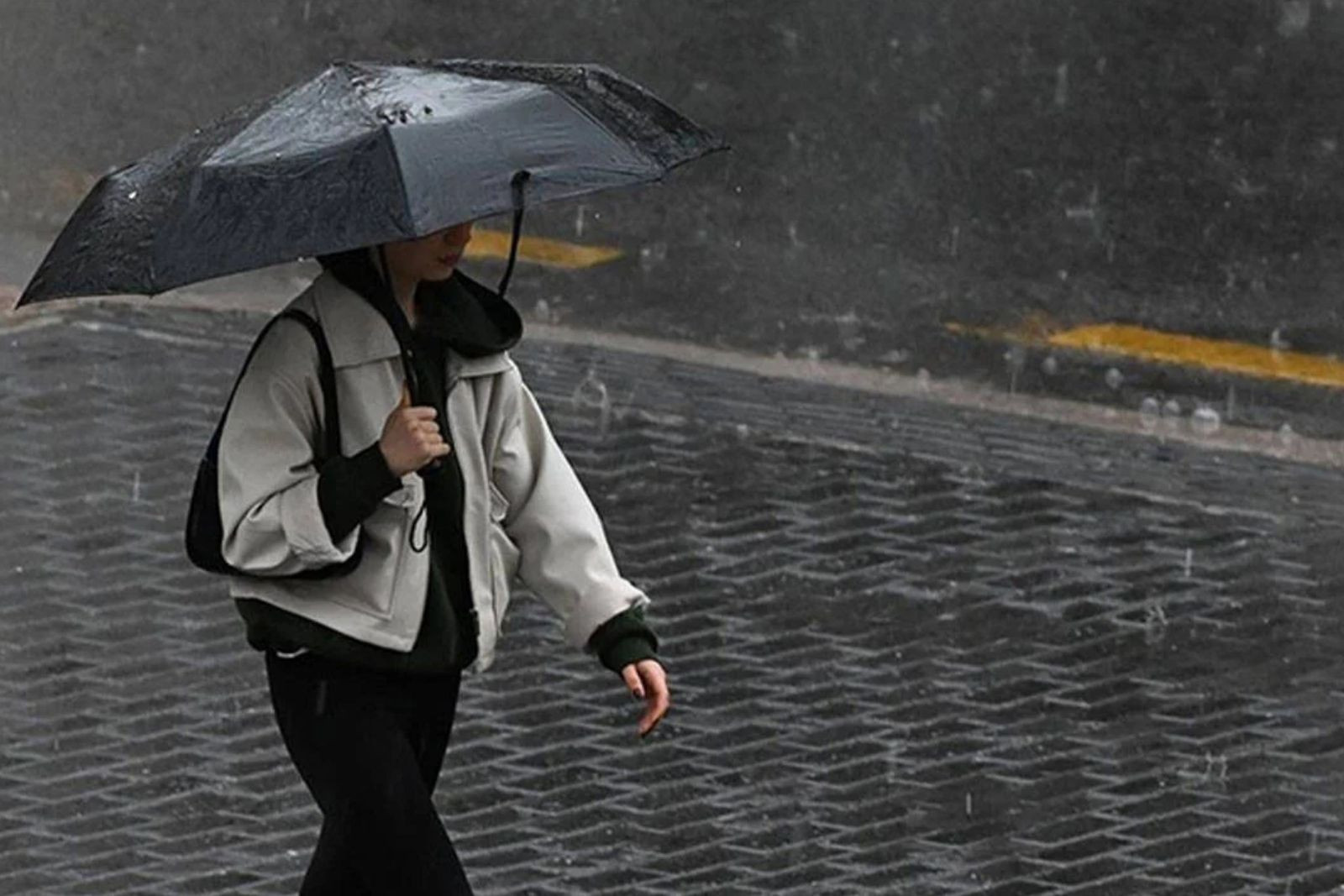 Balkanlar'dan gök gürültülü sağanak yağış geliyor, İstanbul dahil birçok ilde etkili olacak