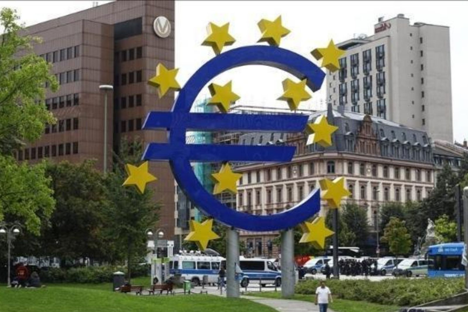 Euro Bölgesi'nde şirket kredileri mart ayında hızlı ivme kazandı