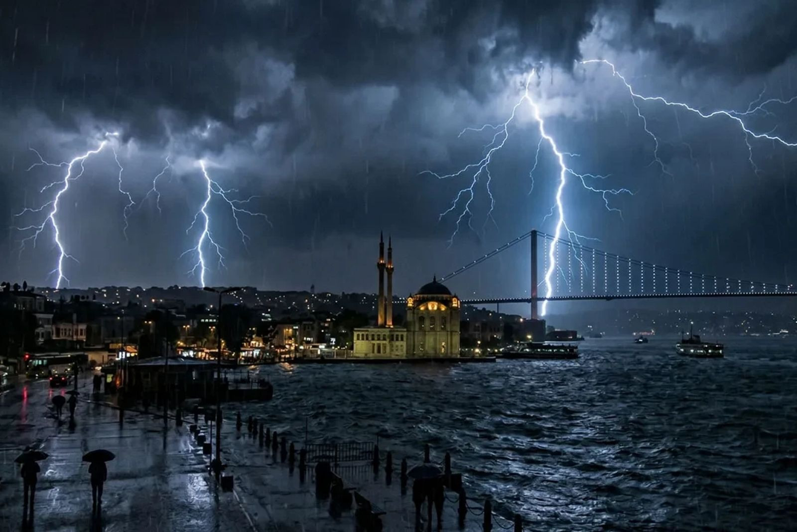 AKOM'dan İstanbul için 4 ve 5 günlük yağmur uyarısı