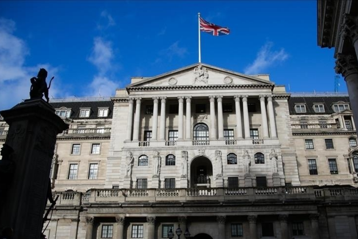 İngiltere Merkez Bankası faizi sabit tuttu, enflasyon uyarısı yaptı