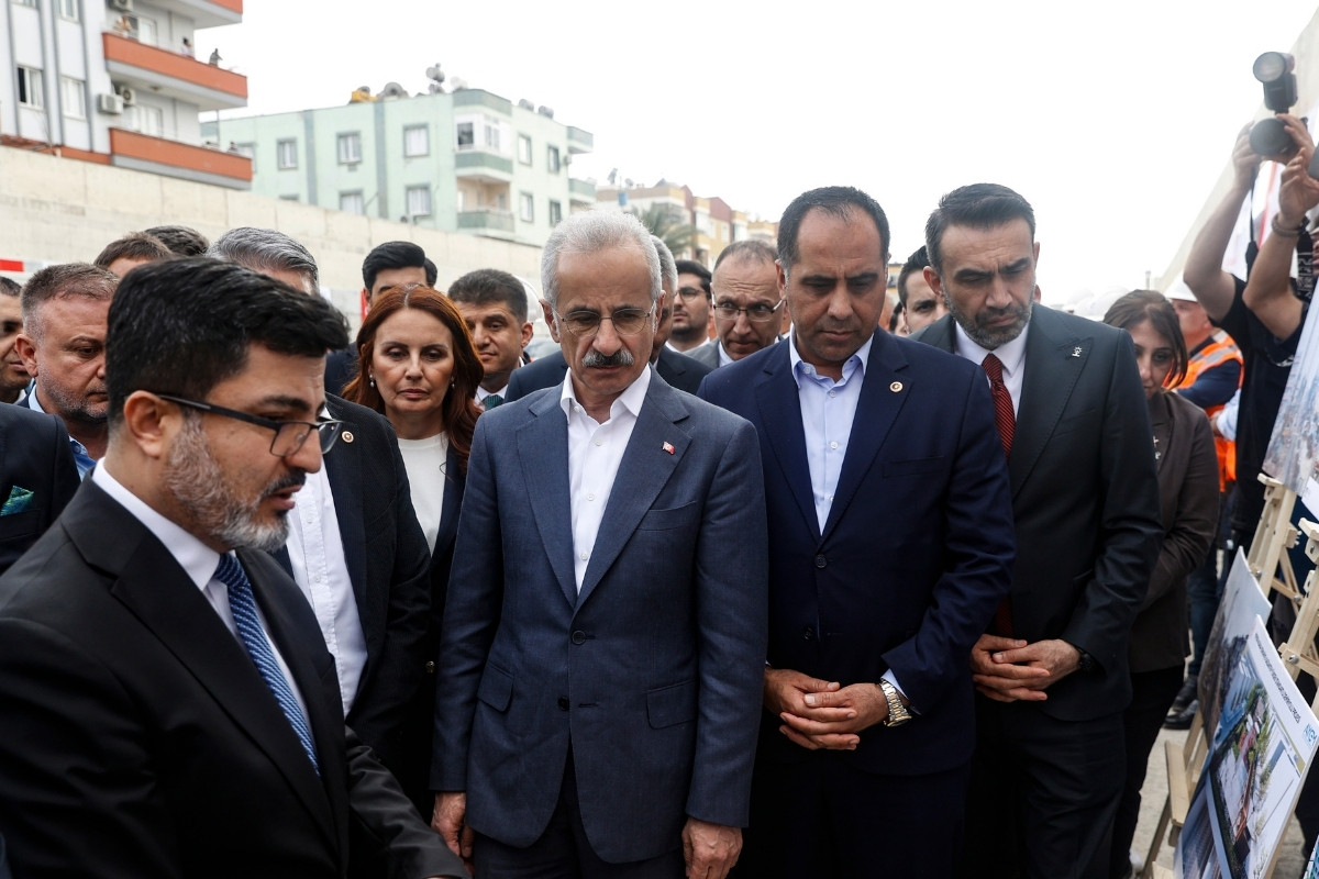 Bakan Uraloğlu, Mersin-Adana-Osmaniye-Gaziantep Hızlı Tren Projesi'nde incelemelerde bulundu