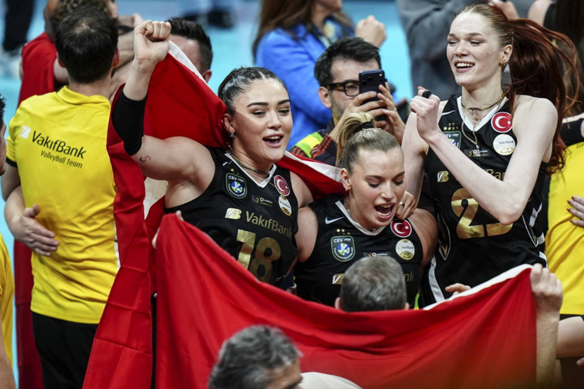CEV Şampiyonlar Ligi'ndeki Türk derbisinde kazanan VakıfBank, 7. kez Avrupa'nın en büyüğü oldu