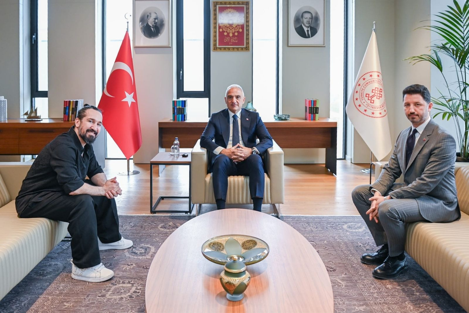 Kültür ve Turizm Bakanı Mehmet Nuri Ersoy ve Doğukan Manço, Barış Manço’nun mirasını korumak için bir araya geldi