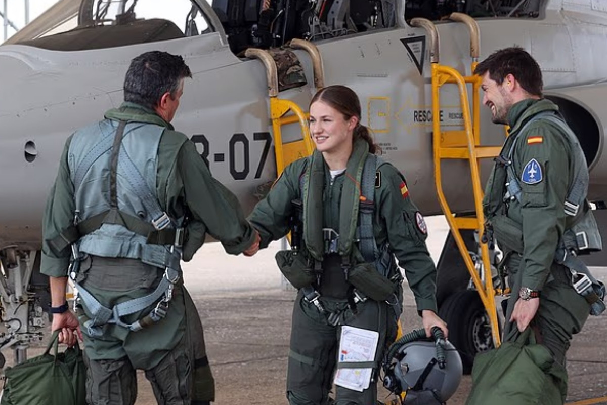 İspanya veliaht prensesi Leonor, askeri eğitiminde kritik eşiği aştı, F-5 savaş uçağıyla ilk uçuşunu gerçekleştirdi