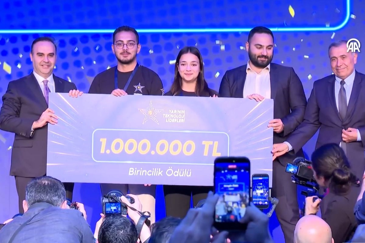 Turkcell'in 'Yarının Teknoloji Liderleri' yarışmasında ödüller sahiplerini buldu
