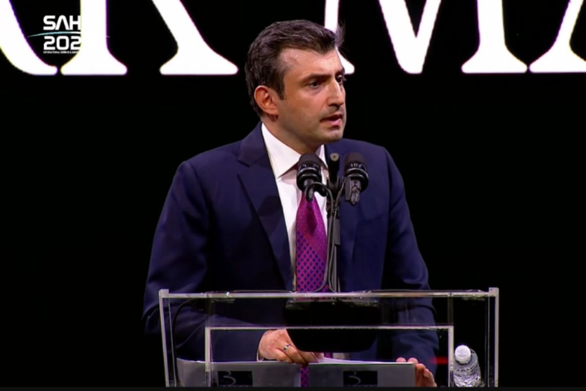 Selçuk Bayraktar, SAHA 2026'da Dede Korkut'un Tepegöz ve Basat hikayesinden de bahsettiği 'Vizyon Konuşması'yla teknolojik manifestoya imza attı