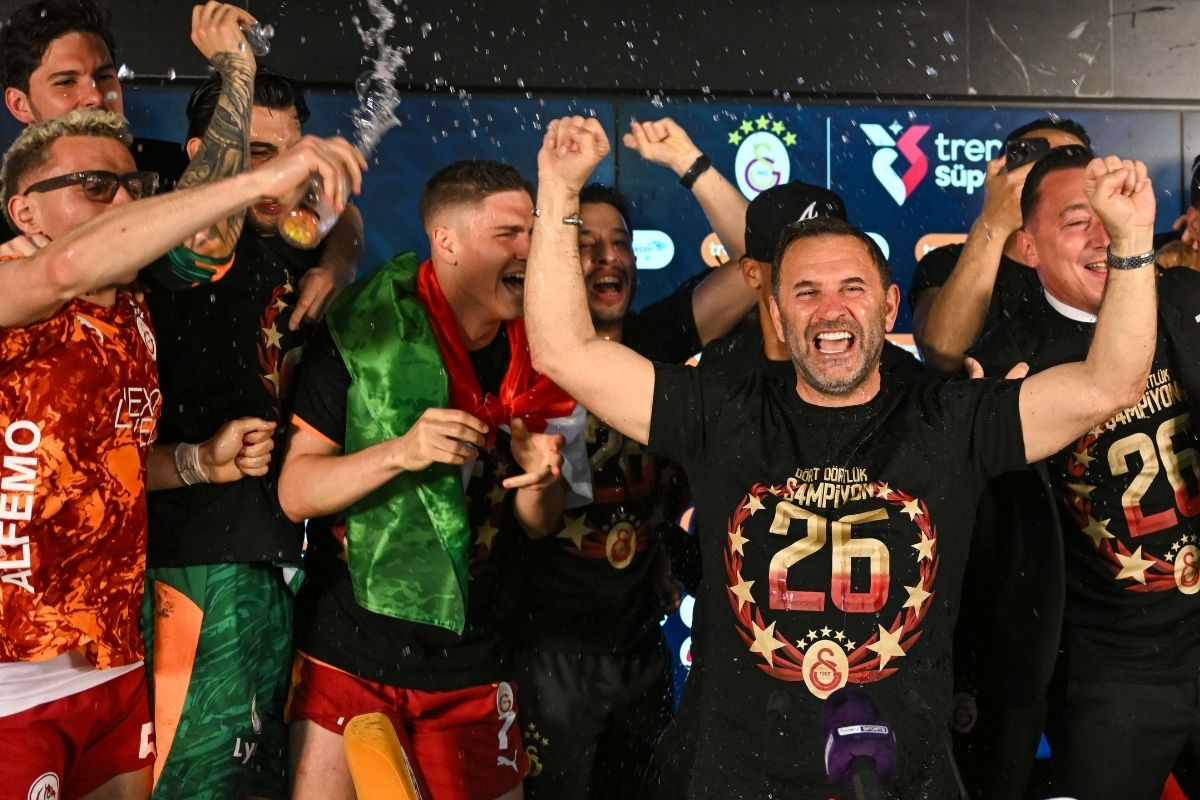 Galatasaray teknik direktörü Okan Buruk Türk futbol tarihine geçti