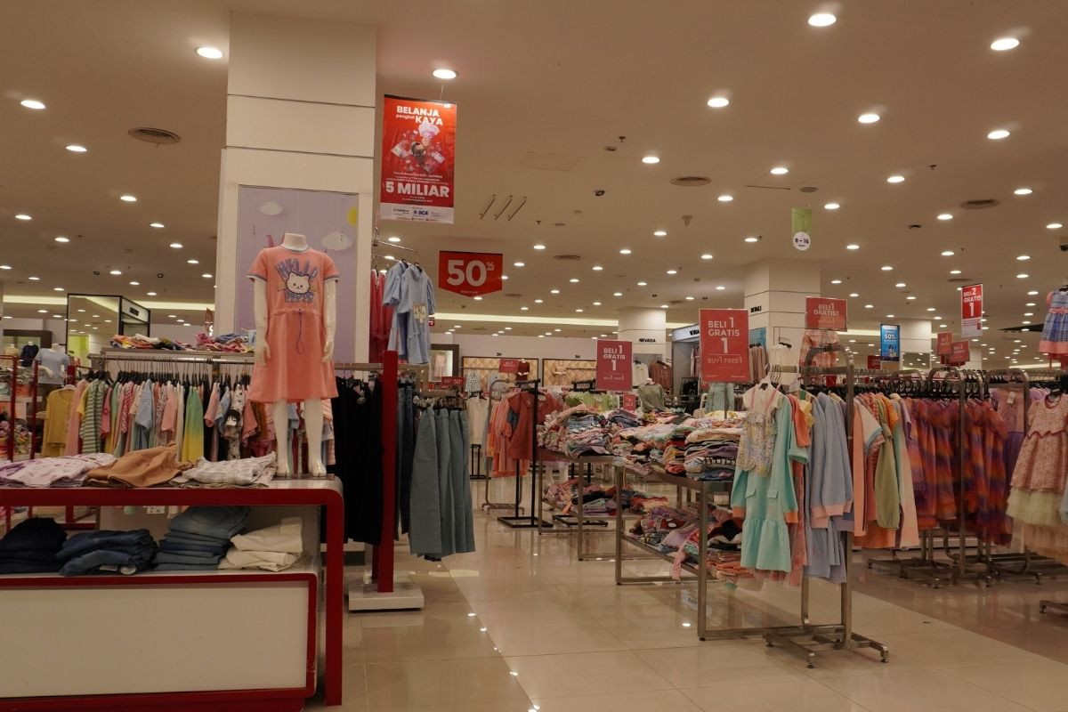 'Outlet' ve 'İndirim' tabelalarının ardında yatan sektör hilesiyle tüketiciler eski sezon yerine farklı kaliteyle karşılaşıyor