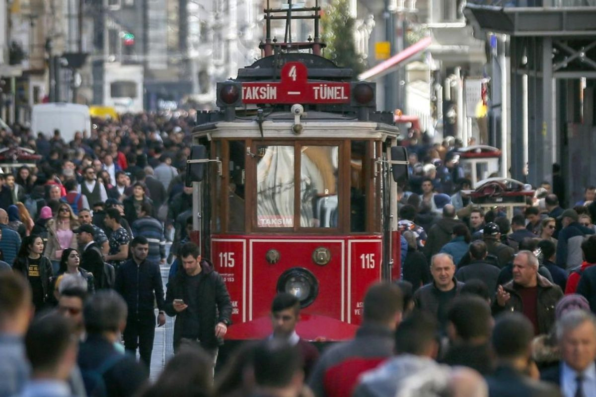 TÜİK verilerine göre, Türkiye nüfusunun yüzde 14,8'ini gençler oluşturuyor