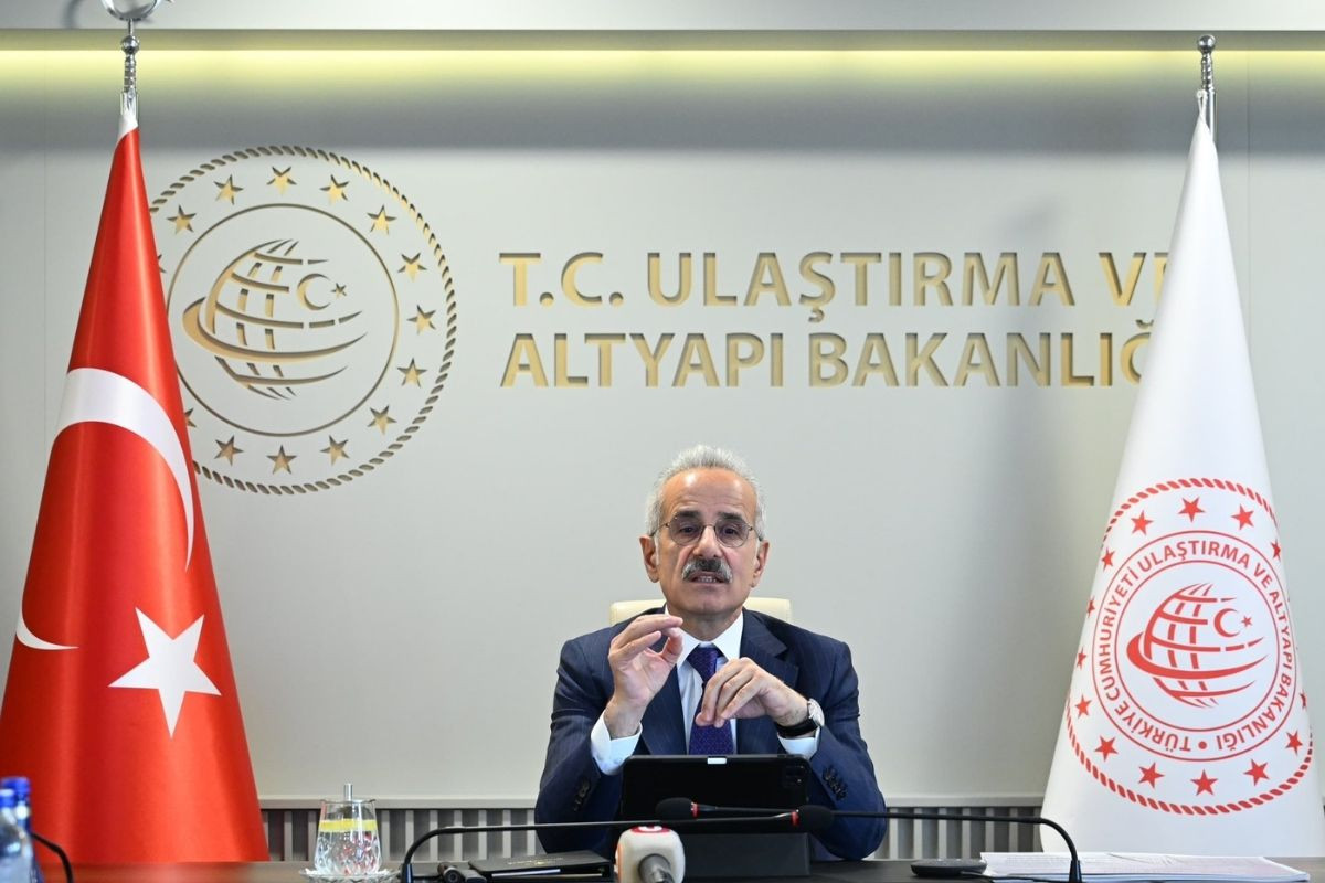 Bakan Uraloğlu, demir yollarında 2017'den beri 9 milyon engelli yolcunun ücretsiz seyahat ettiğini açıkladı