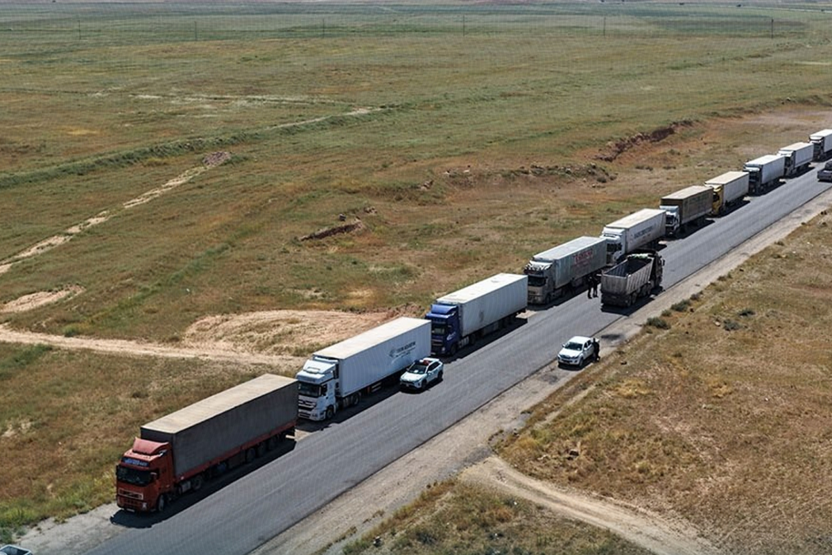 Türkiye’den Irak’a Suriye üzerinden ilk transit konvoy geçti