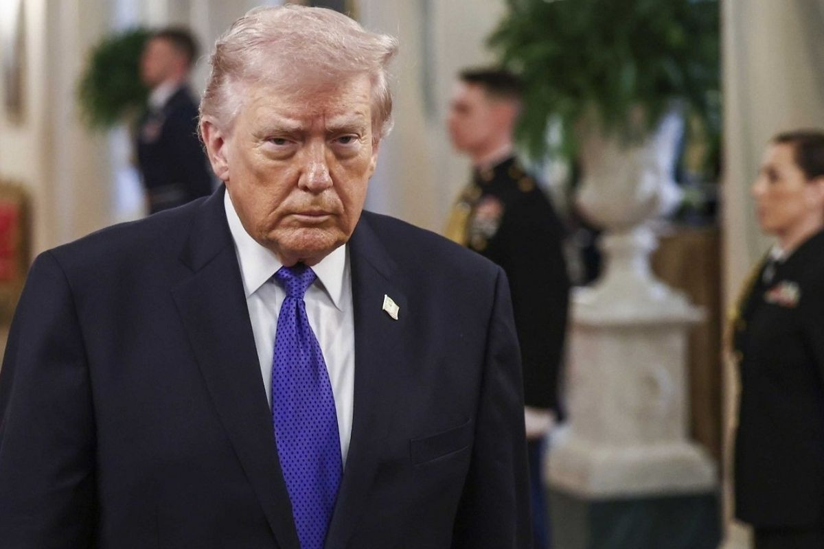 Trump, üç ülkenin talebi üzerine İran'a yönelik saldırıyı ertelediğini duyurdu