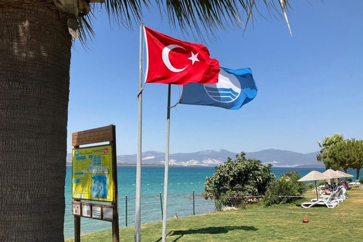 Bakan Ersoy bu yıl 580 plajın 'Mavi Bayrak' almaya hak kazandığını açıkladı