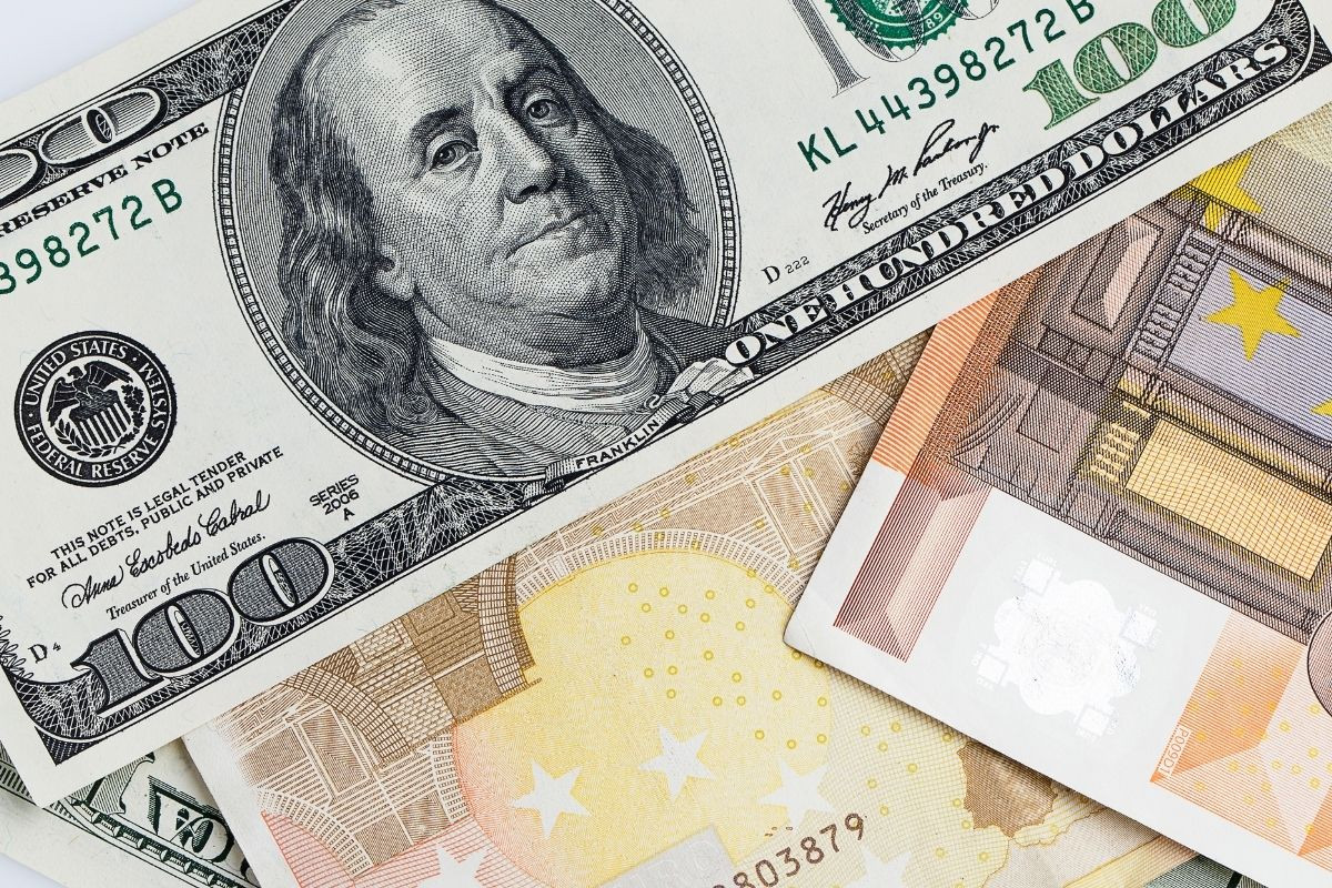 Dolar haftanın en yüksek seviyesine ulaştı ve 45,74 liradan güne başladı