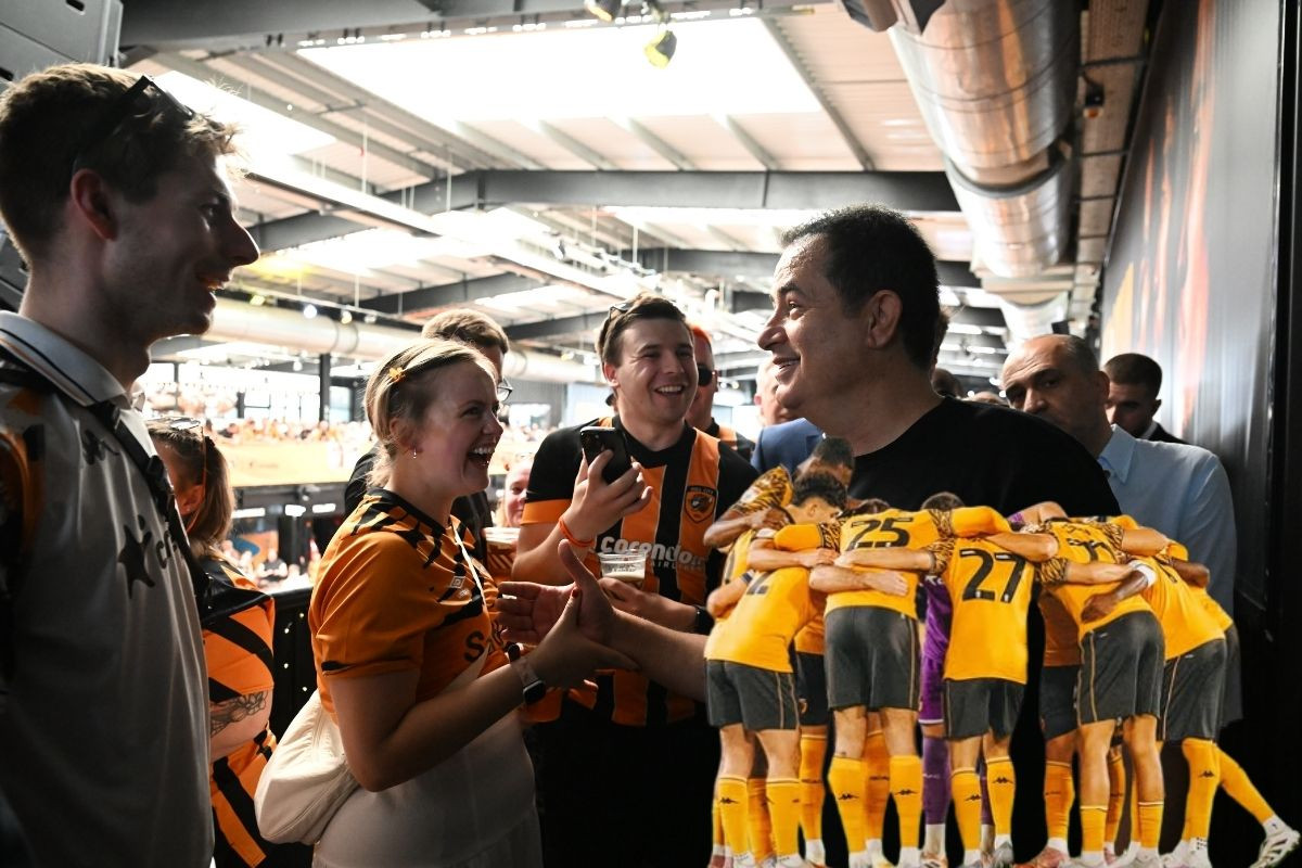 Acun Ilıcalı, Hull City'ye Preimer Lig kapısını aralayacak olan Middelesbrough maçına dakikalar kala, elenmeleri halinde 'dava açma' sinyali verdi