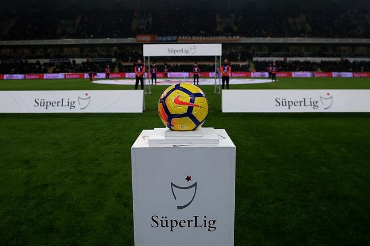 Süper Lig'e yükselecek son takım yarın belli olacak