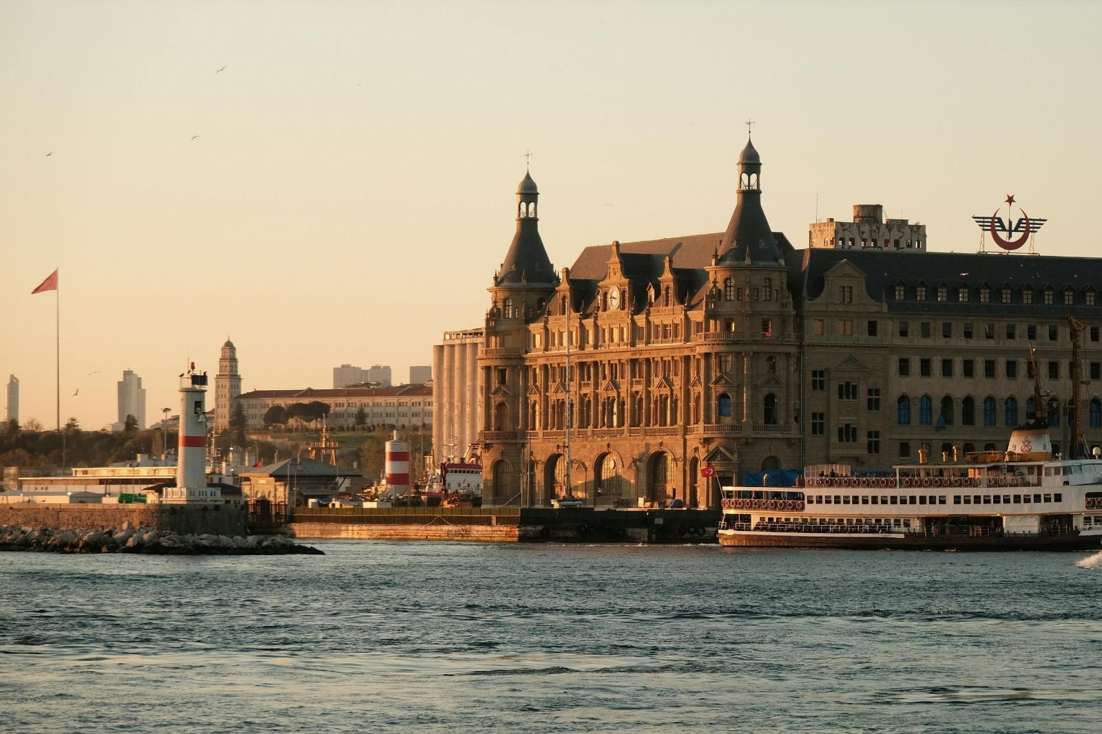 Haydarpaşa Garı restorasyonla kültür ve sanat merkezine dönüşüyor