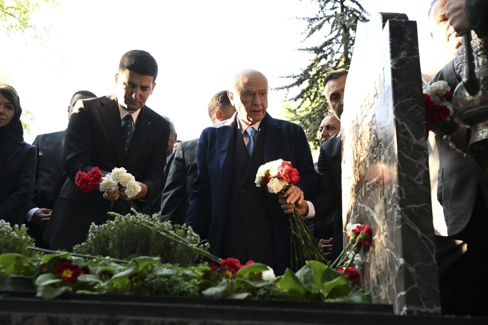 MHP Genel Başkanı Devlet Bahçeli, Alparslan Türkeş’in kabrini ziyaret etti