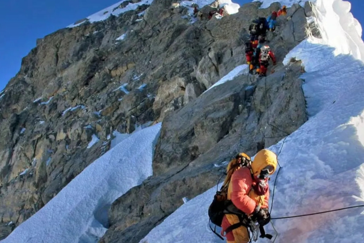 Dünyanın en yüksek zirvesi Everest Dağı her yıl büyümeye devam ediyor
