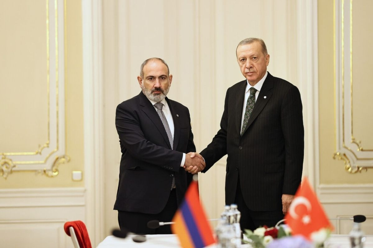 Cumhurbaşkanı Erdoğan, Ermenistan Başbakanı Paşinyan'la görüştü, normalleşme adımları ve ticaret konuşuldu