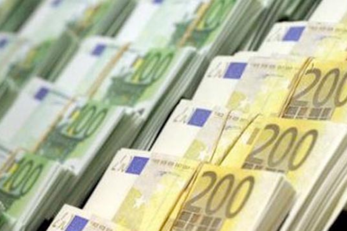 AB'ye üye 21 ülkenin ortak para birimi olan euronun küresel rolü geçen yıl durağan kaldı