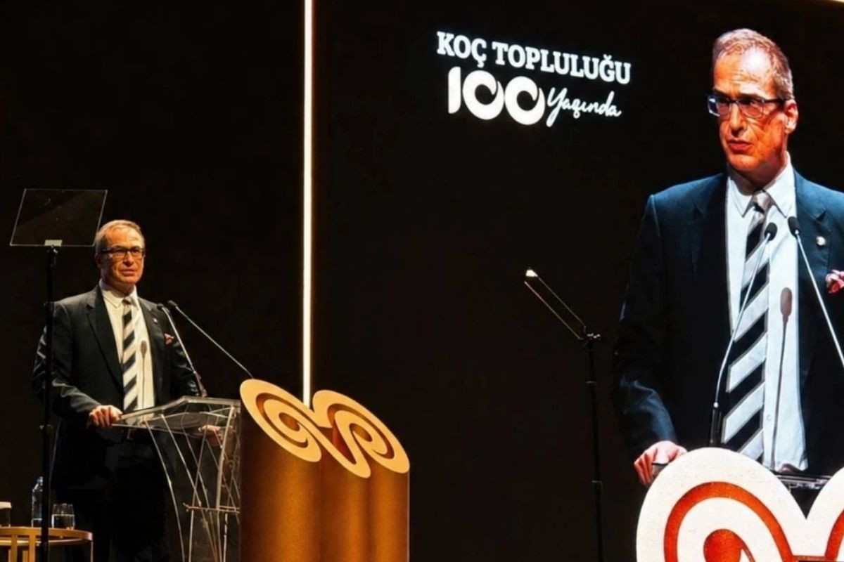 Ömer Koç, 100. yıl dönümündeki konuşmasında kurucu Vehbi Koç'un 'Ülkem varsa ben de varım, demokrasi varsa hepimiz varız' sözünü hatırlattı