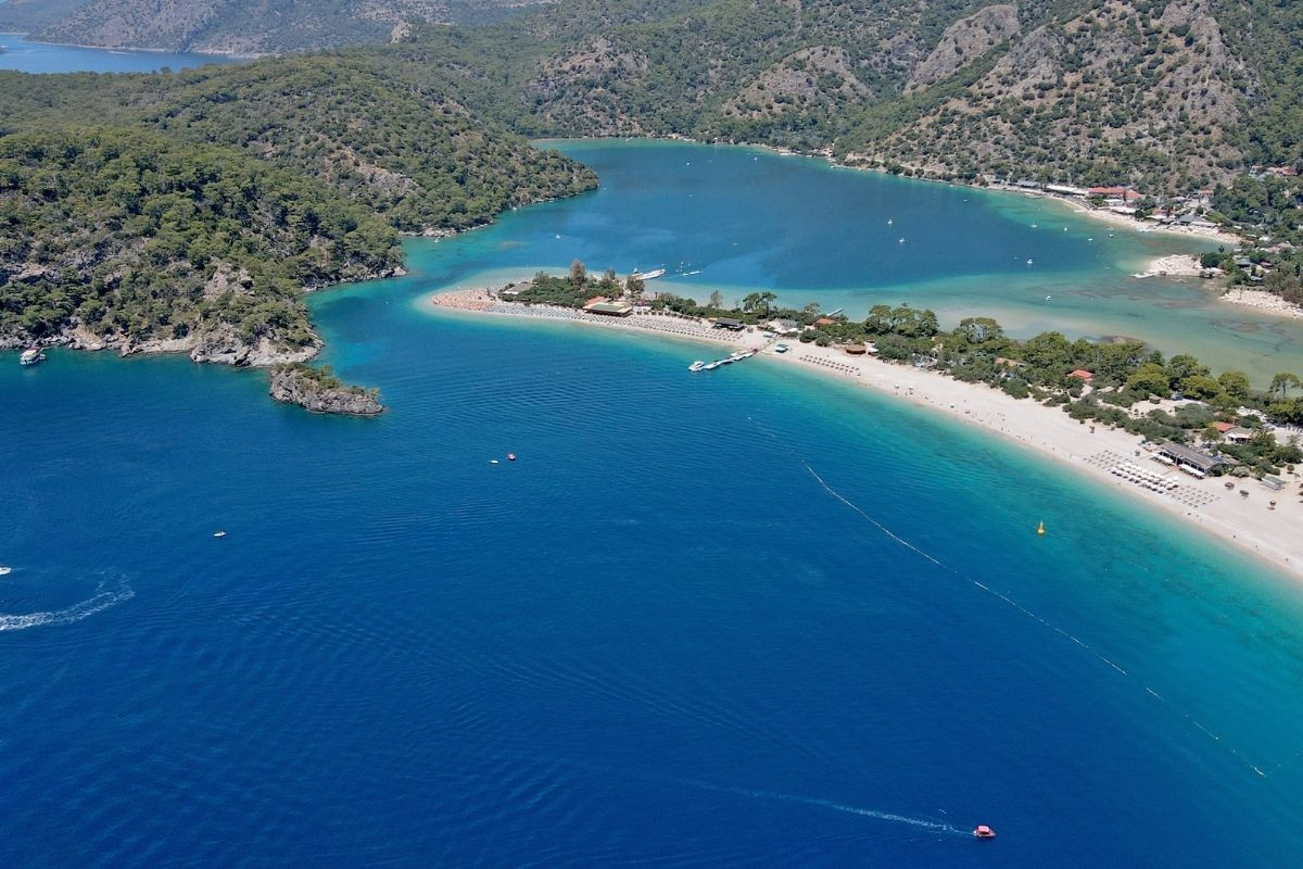 Fethiye Kumburnu Plajı'na turistlerden yoğun ilgi