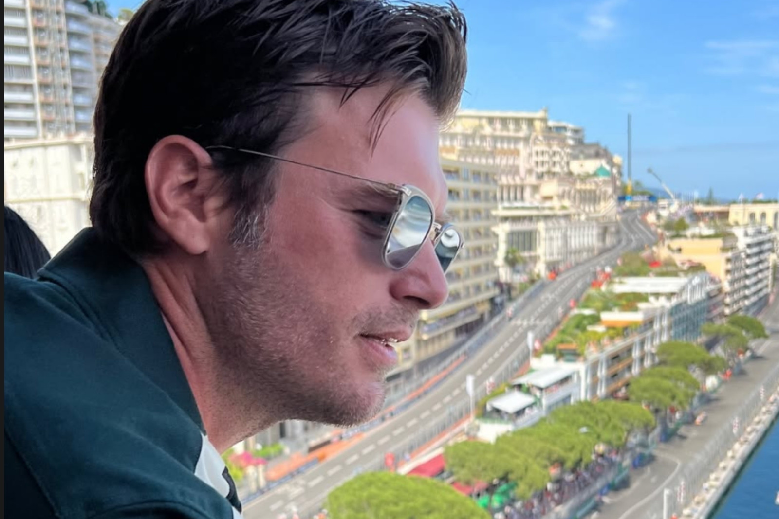 Kıvanç Tatlıtuğ'un yeni imajına beğeni yağdı