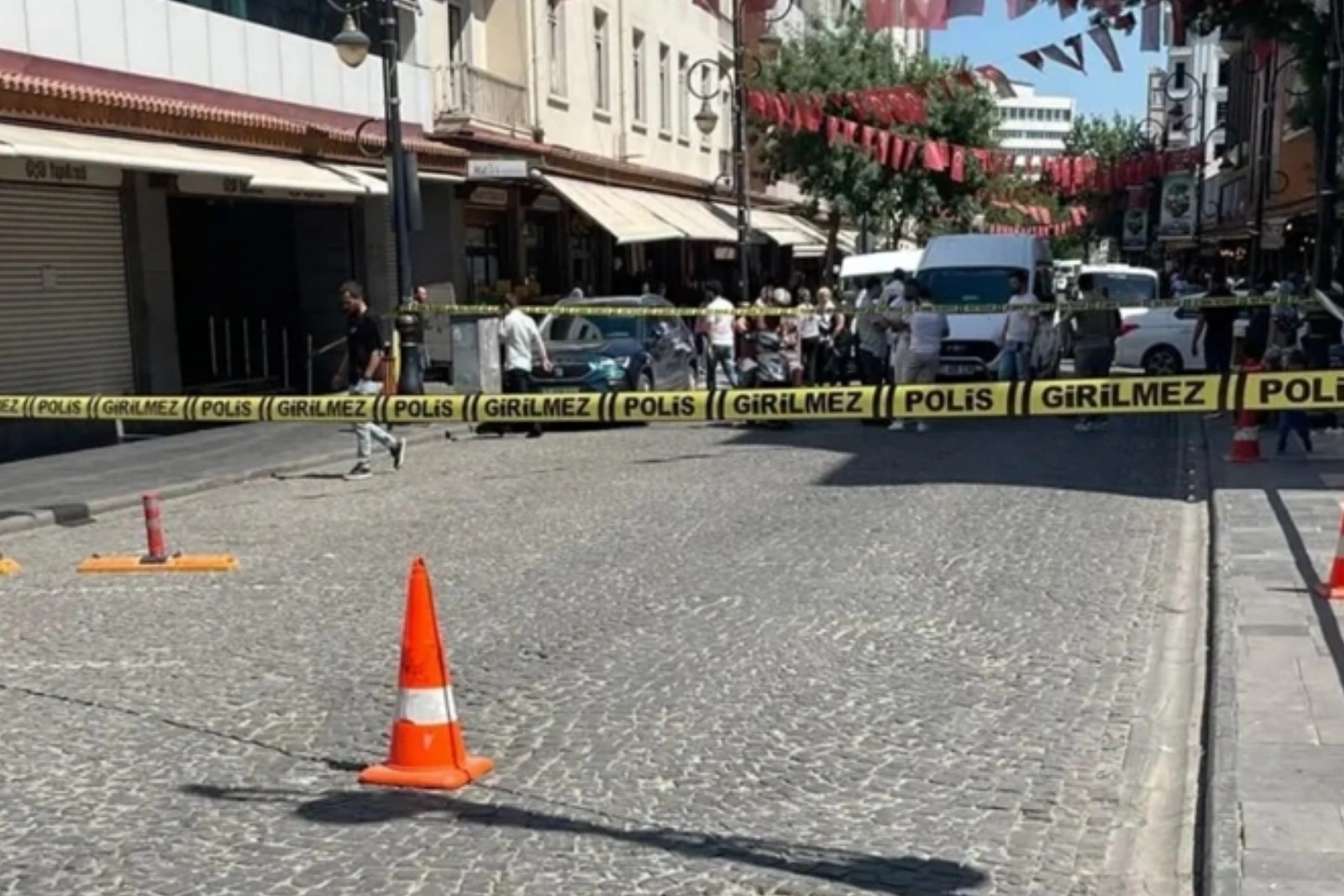 Otokoç'tan sonra Diyarbakır'daki Yapı Kredi şubesine saldırı