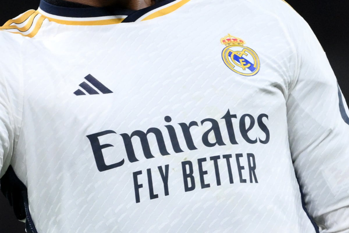 Real Madrid, Emirates'le olan ana forma sponsorluğunu 5 yıllığına 100 milyon euroya uzattı