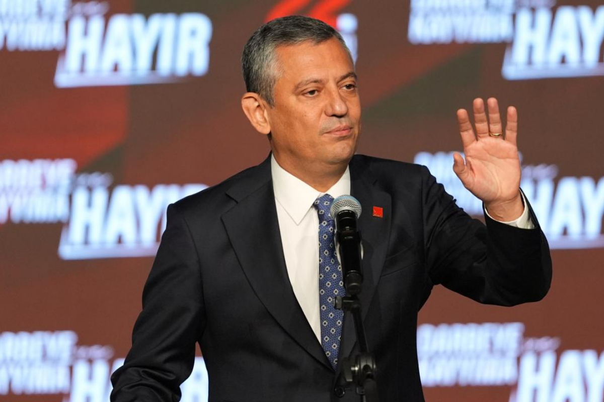 CHP'de Özgür Özel'in ekibi kurultay yolunu açmak için Parti Meclisi'nden istifa etti
