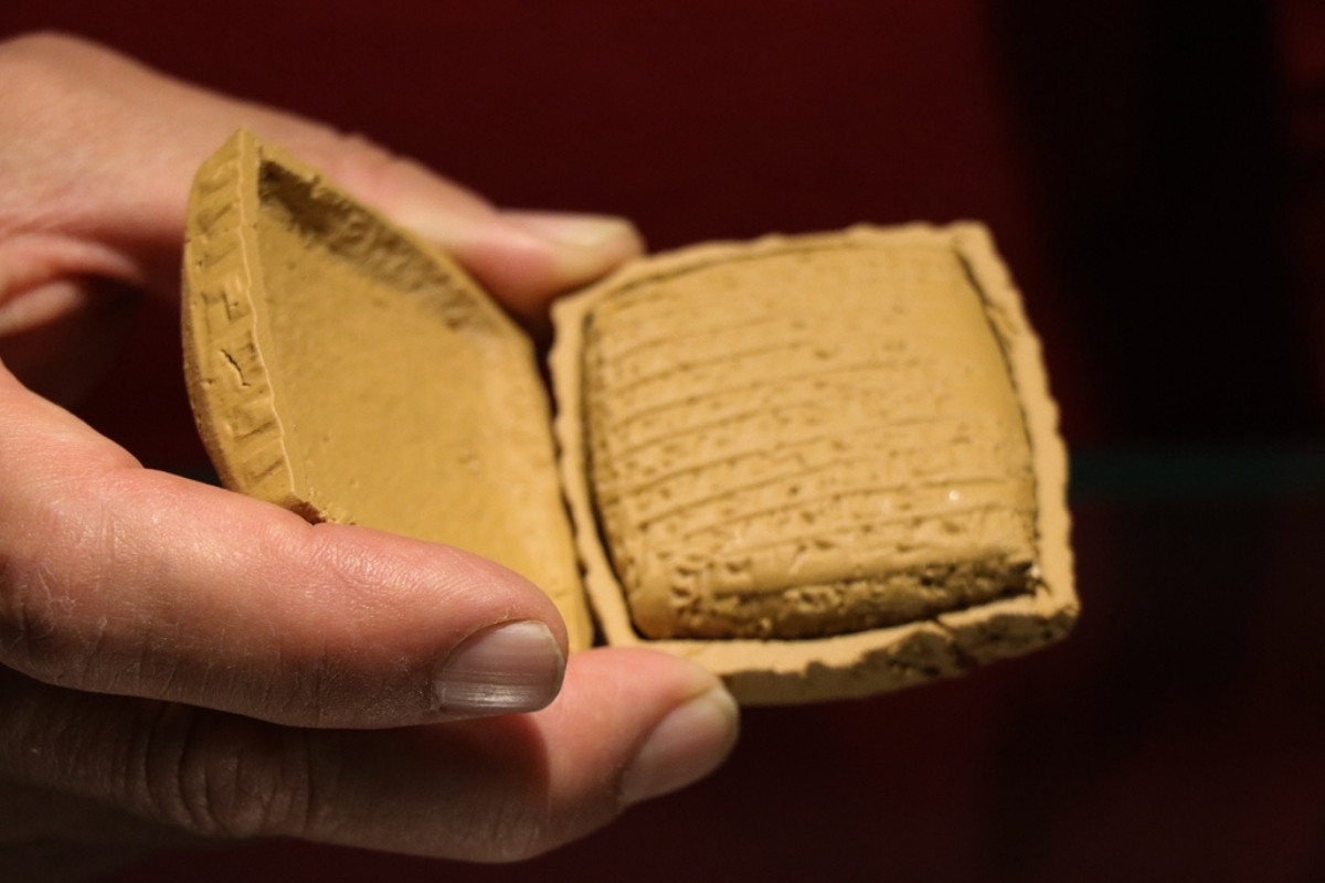 Çamur zarfta korunan 4 bin yıllık kil tablet Kayseri Arkeoloji Müzesi'nde sergileniyor