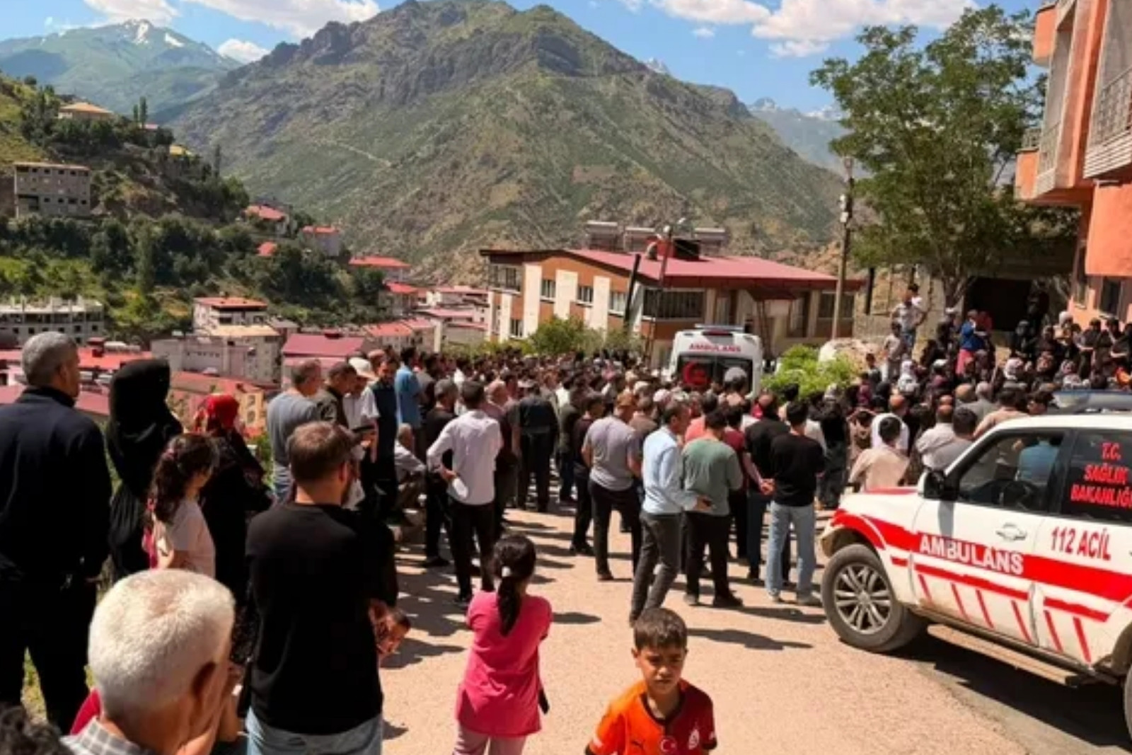 Hakkari'de aile içi anlaşmazlık katliamında uzman çavuş 4 kişiyi öldürdü