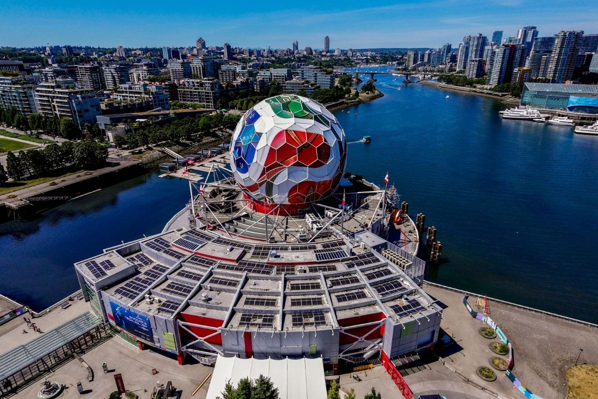 Science World Kubbesi, FIFA 2026 resmi maç topu şekline büründü
