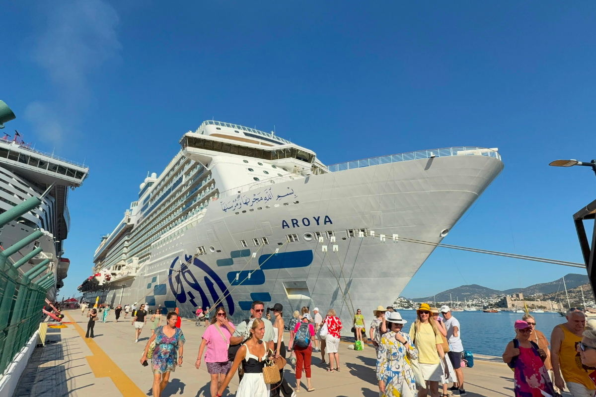 Bodrum’a iki kruvaziyer gemisiyle 5 bine yakın turist geldi