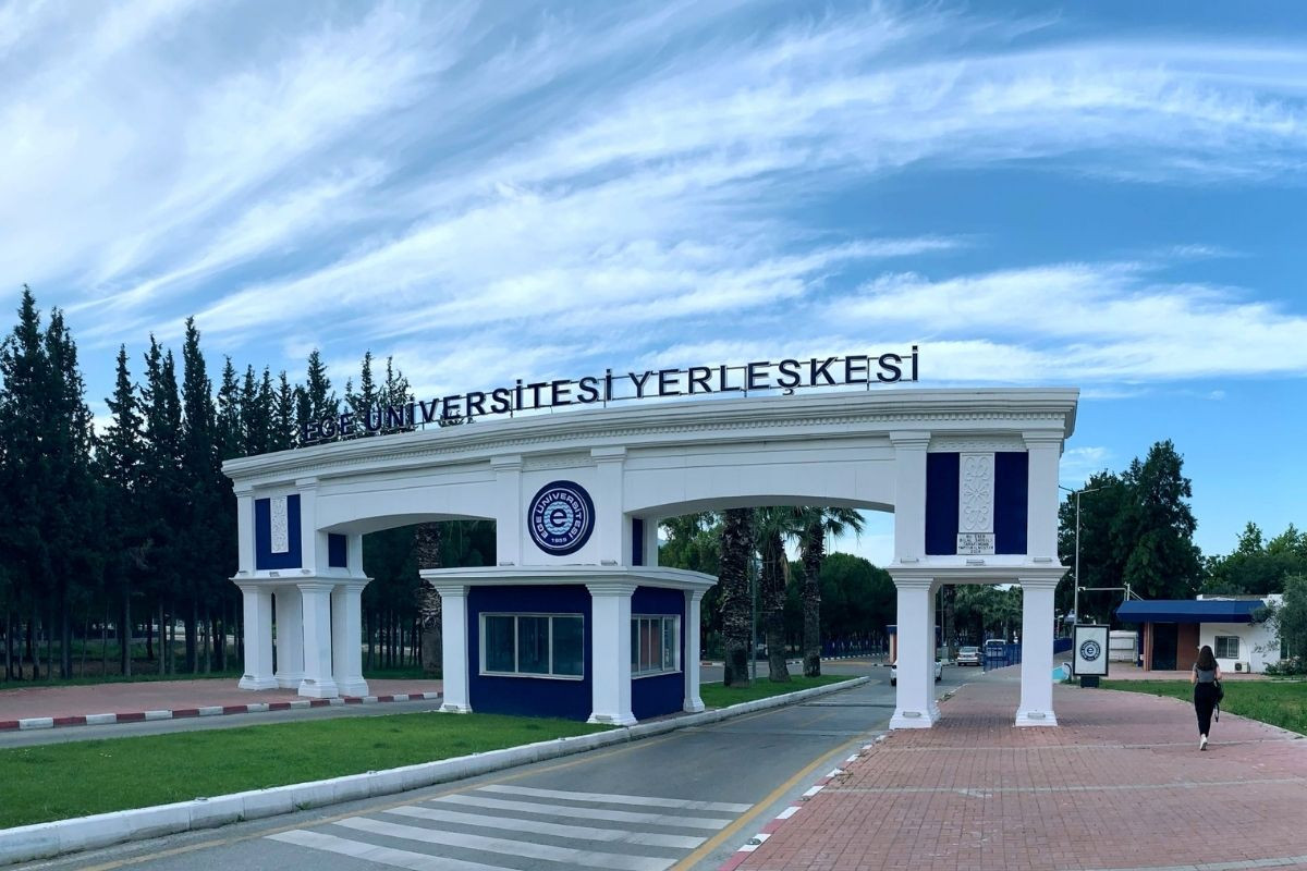 Ege Üniversitesi'nde usulsüzlük soruşturması: 150 araç ve 49 taşınmaza el konuldu