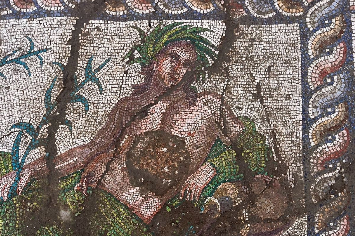 Aspendos'ta 3. yüzyıla ait nehir tanrısı 'Genç Eurymedon' tasviri bulundu